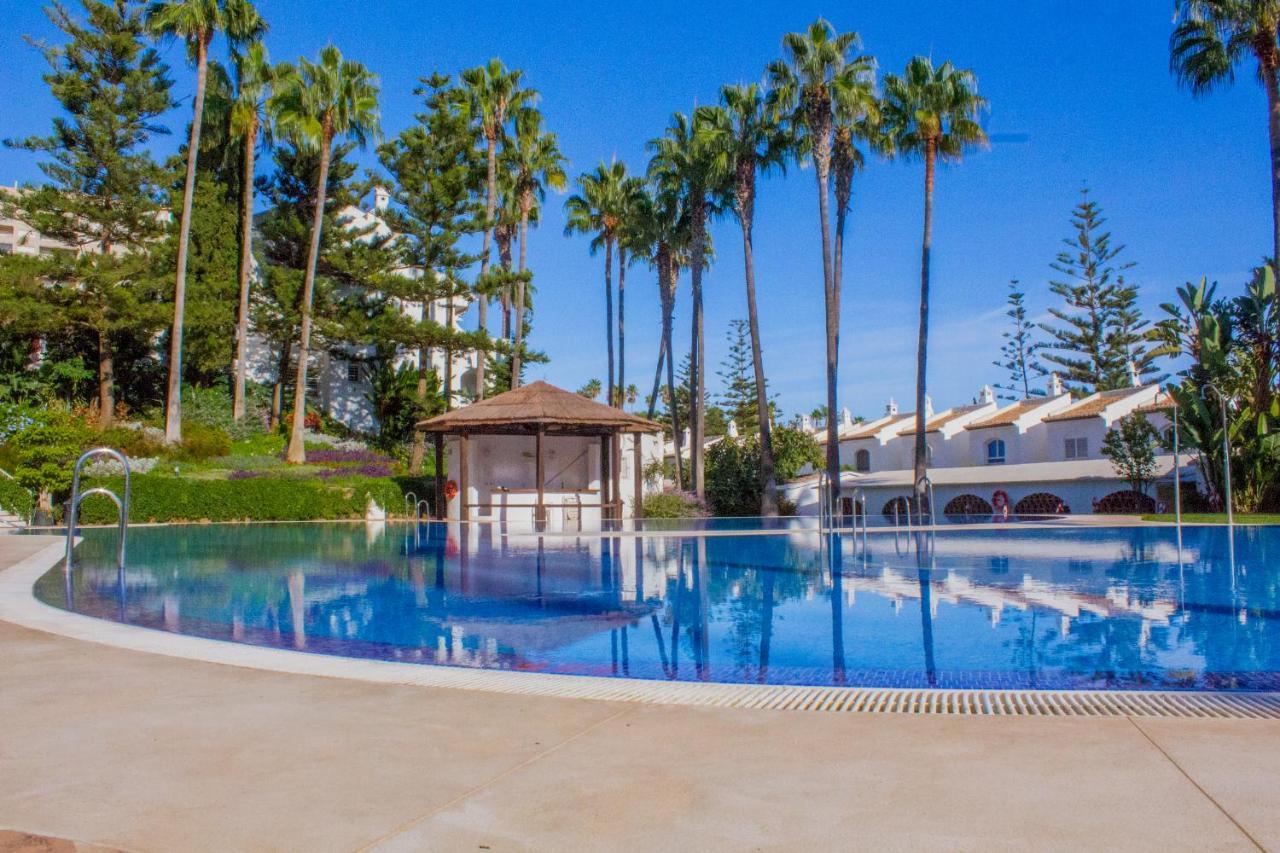 Benalgolf: Seaside Apartment with Private BBQ Backyard Benalmadena Exterior photo